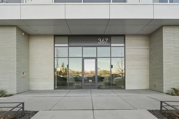 367 W Locust ST #209, Chicago, IL 60610