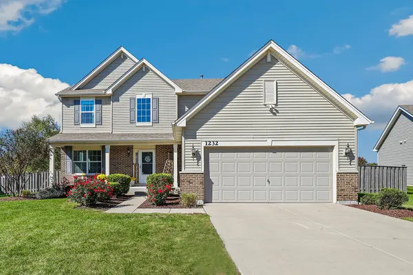 1232 Wildflower CIR, Shorewood, IL 60404