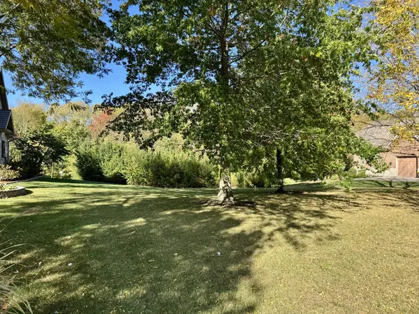 25028 Old Oak LN, Shorewood, IL 60404