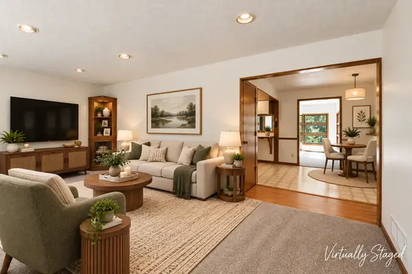 2050 Farrington ST, Roseville, MN 55113