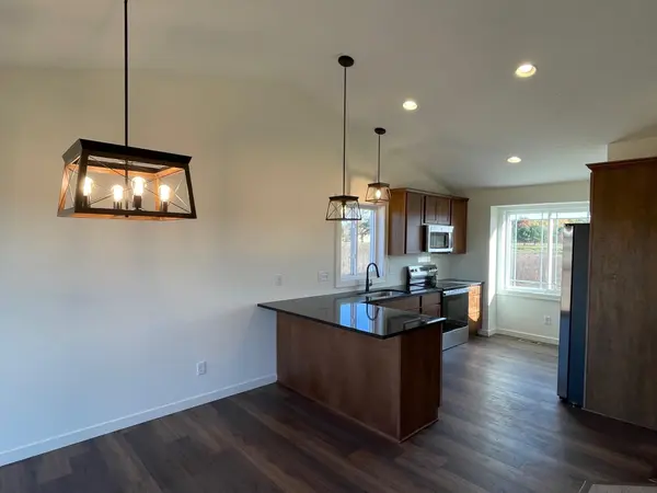 34026 Walbo DR NW, Cambridge, MN 55008