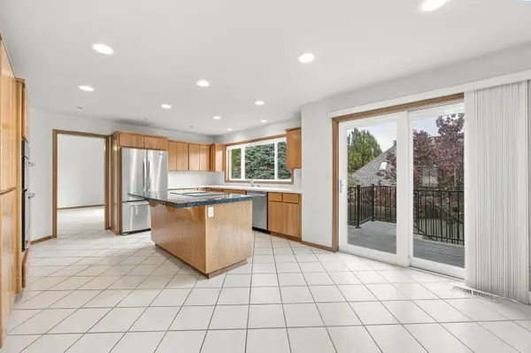 3406 W 42nd Ave, Kennewick, WA 99337
