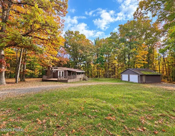100 Clubhouse DR, Hawley, PA 18428