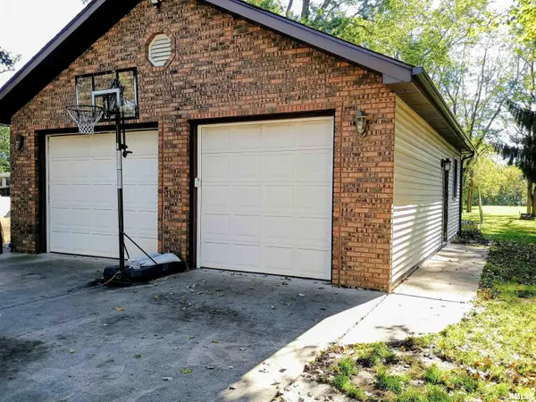 4618 W FARMINGTON RD, Peoria, IL 61604
