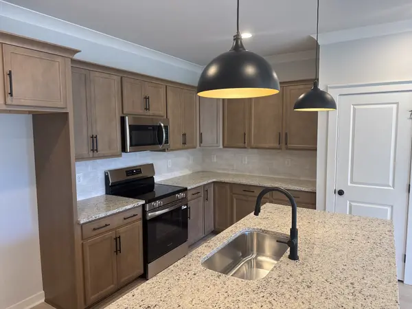 565 W Foxrun, Springfield, TN 37172