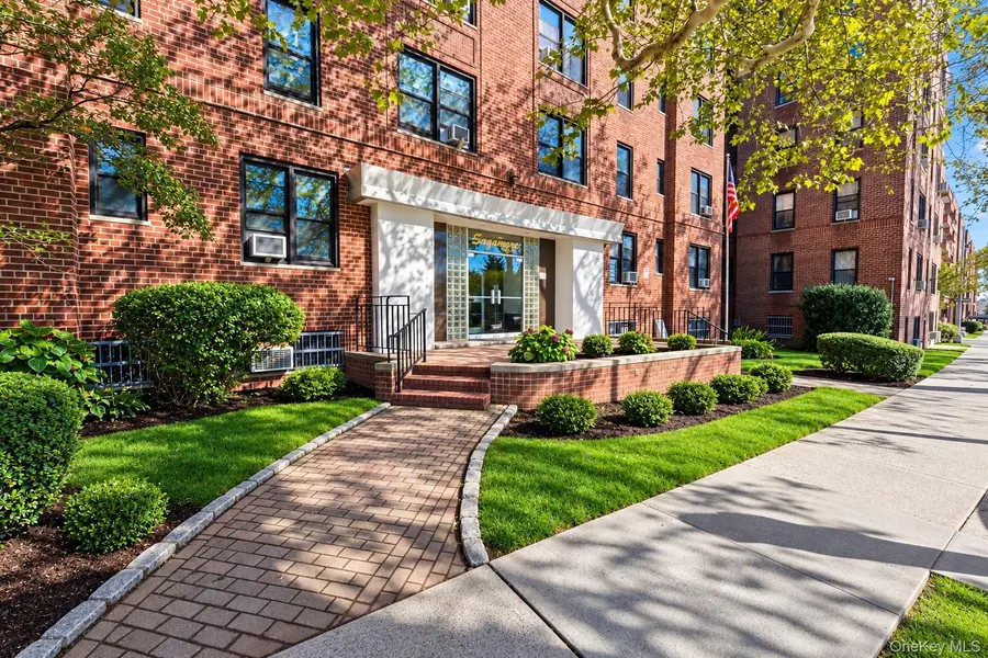84-31 Van Wyck Expressway Van Wyck Expressway EXPY #2B, Briarwood, NY 11435