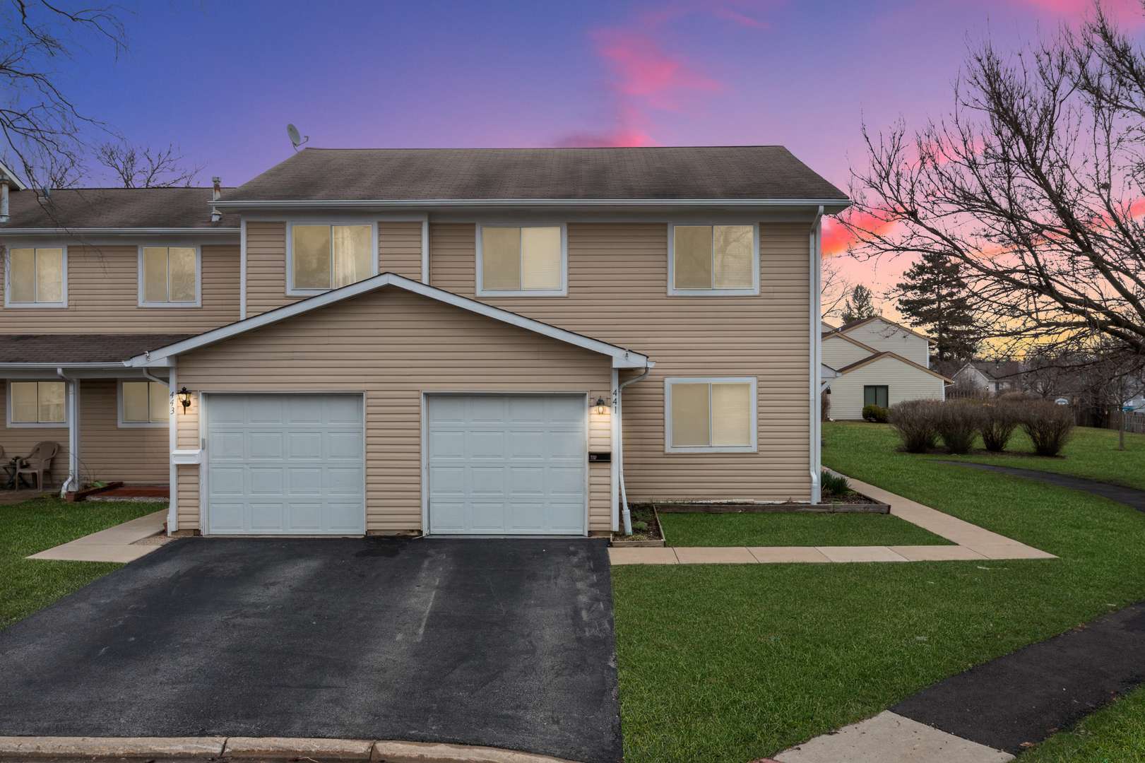441 Esselen CT, Carol Stream, IL 60188