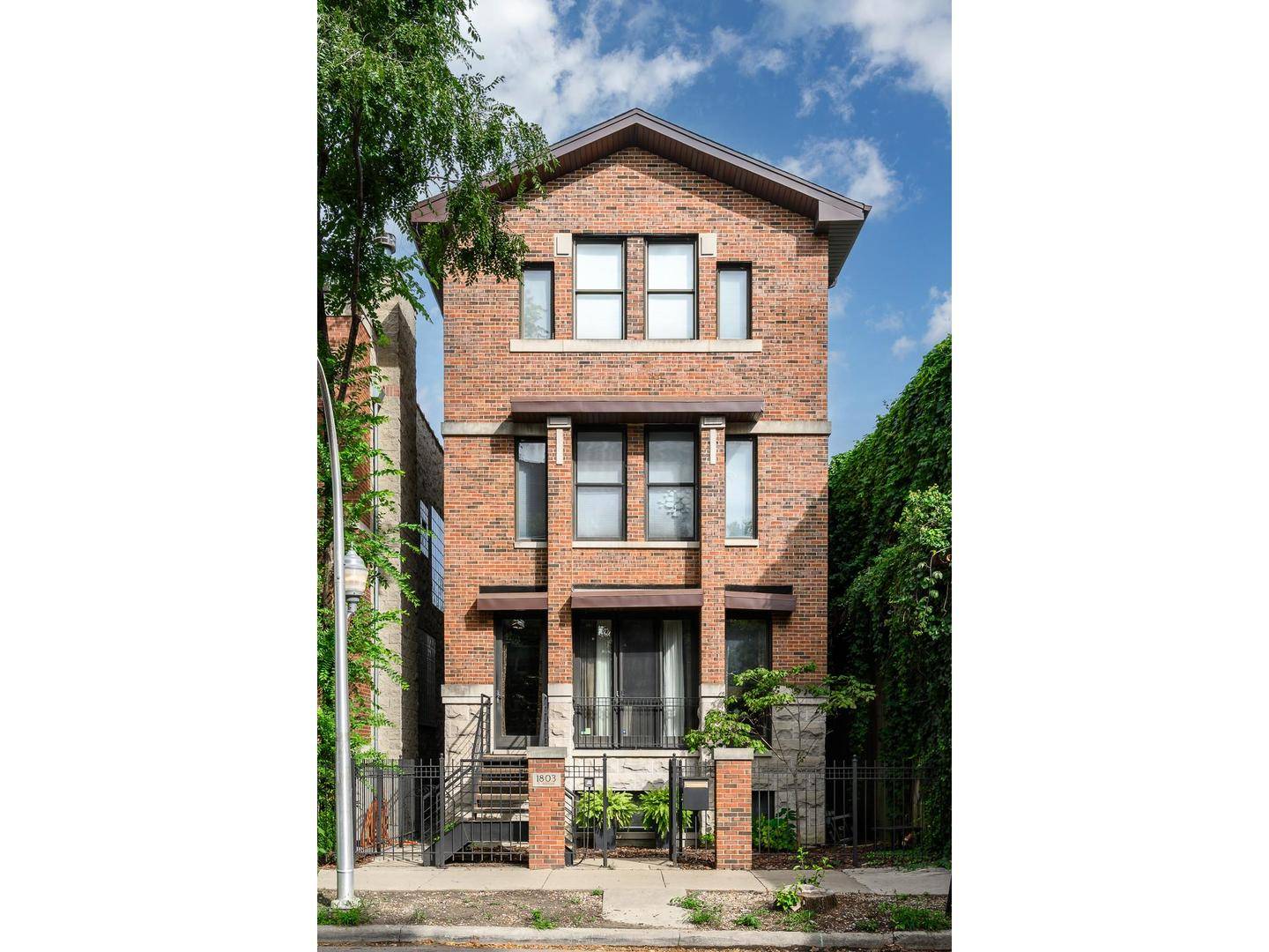 1803 N Hoyne AVE, Chicago, IL 60647