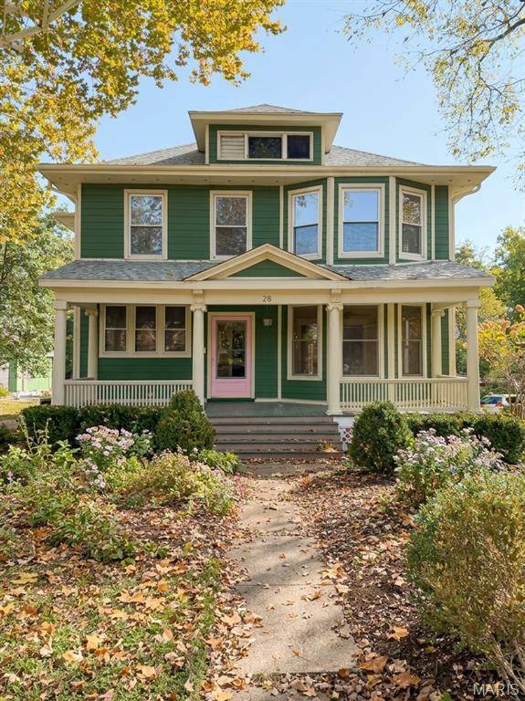 28 S Maple AVE, Webster Groves, MO 63119