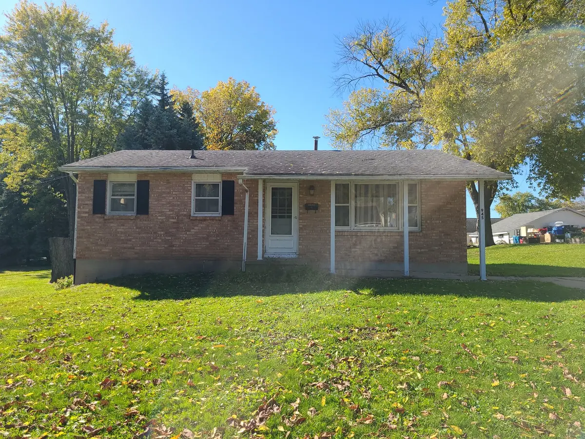 945 N Brinton AVE, Dixon, IL 61021