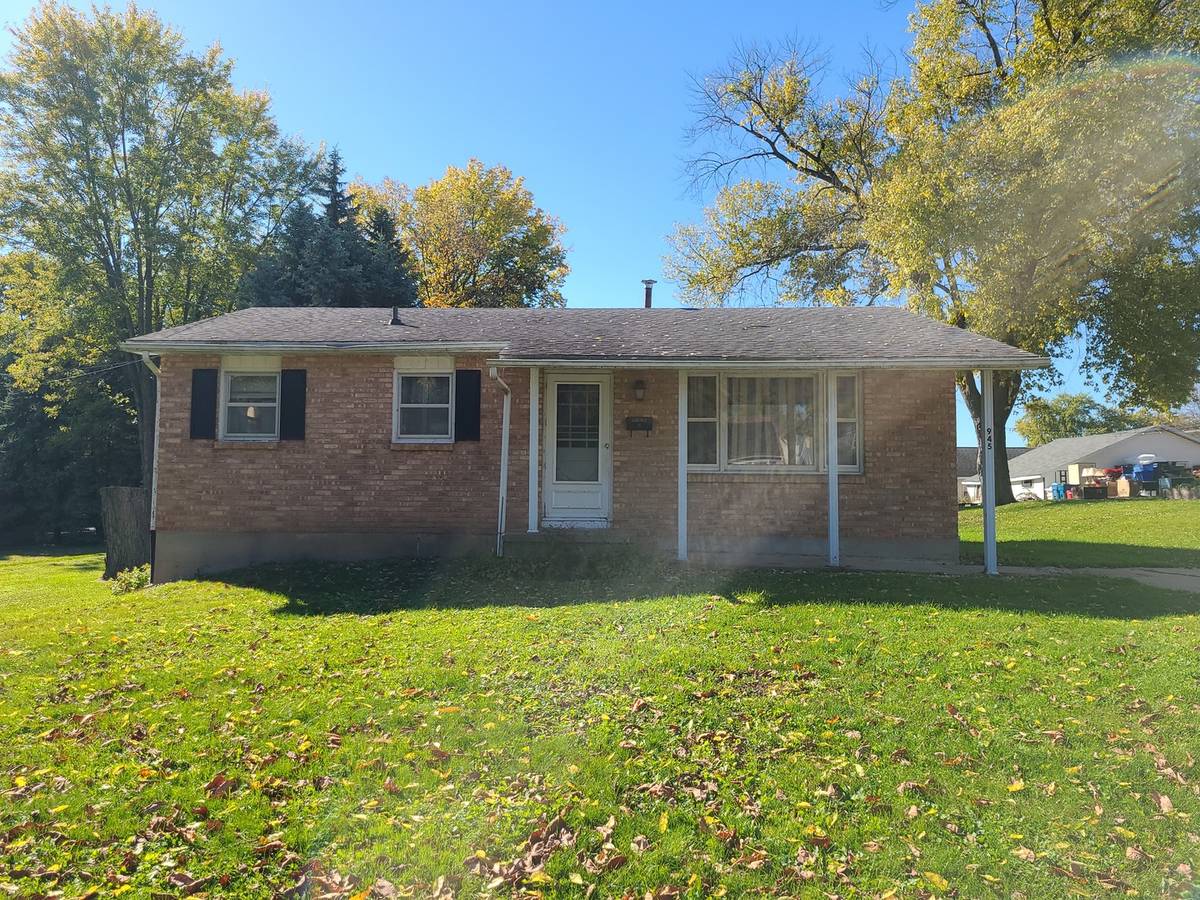 945 N Brinton AVE, Dixon, IL 61021