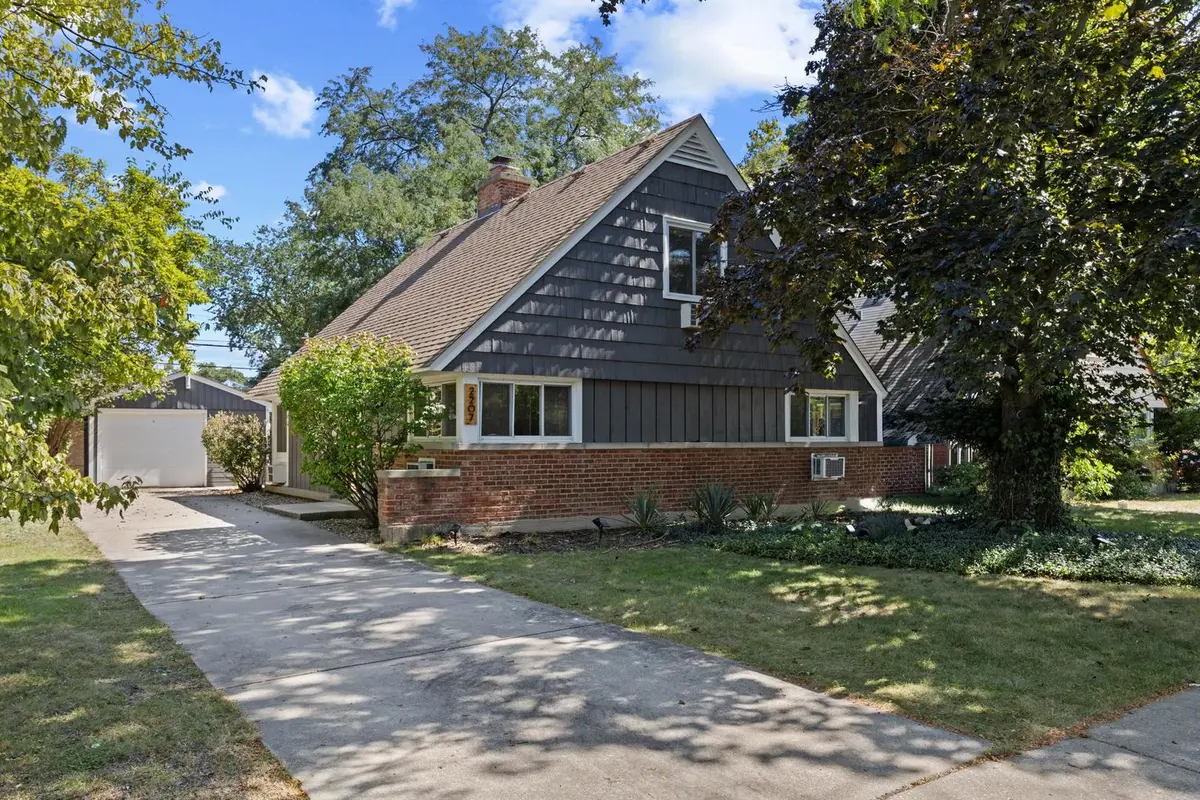 2207 Crawford AVE, Evanston, IL 60201