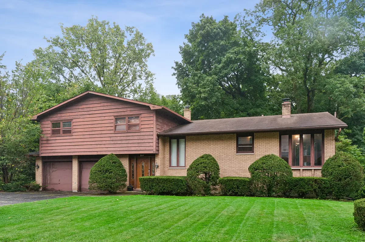 211 Sheridan CT, Waukegan, IL 60085