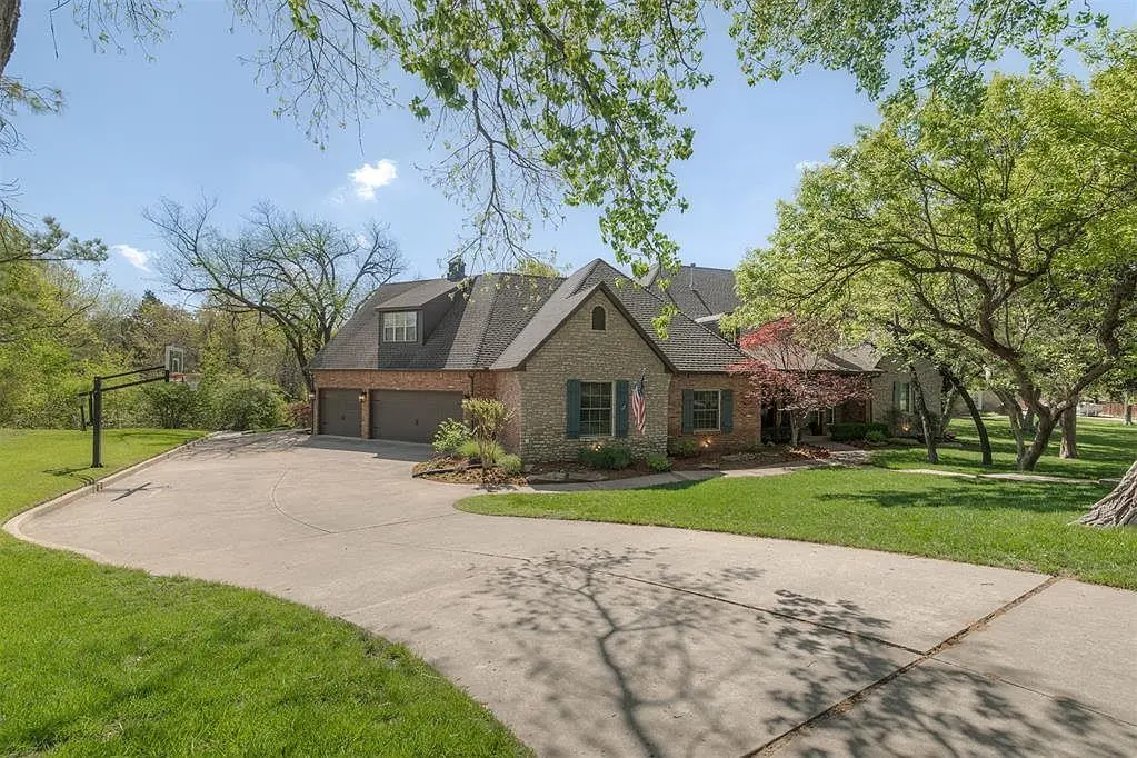 3812 Creek Bank DR, Edmond, OK 73003