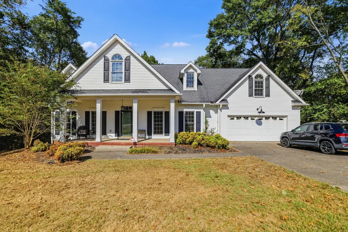 1205 Confederate Dr, Columbia, TN 38401