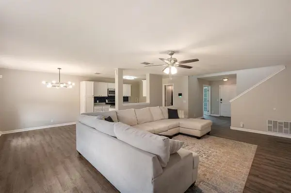 3003 MEADOW LN, Taylor, TX 76574