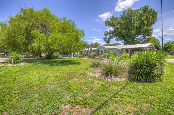 305 Elm DR, Mcqueeney, TX 78123
