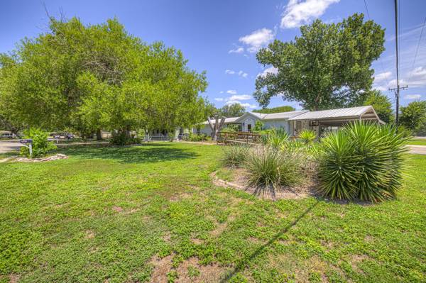 305 Elm DR, Mcqueeney, TX 78123