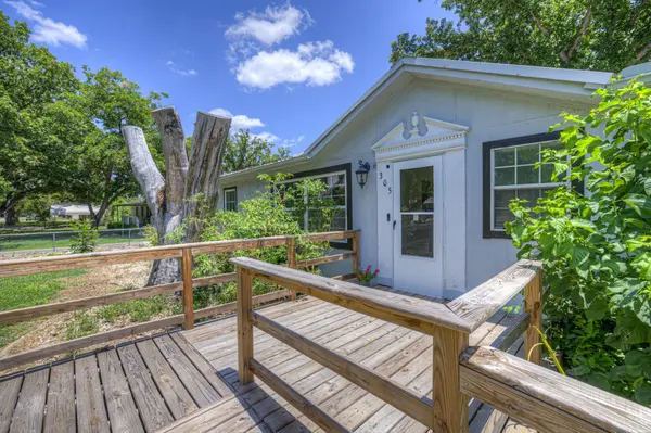 305 Elm DR, Mcqueeney, TX 78123