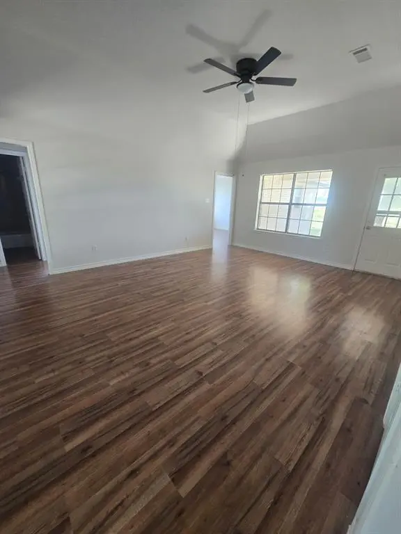 1019 San Jacinto ST, Lockhart, TX 78644
