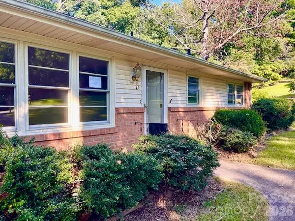 14 Valle Vista DR, Asheville, NC 28804