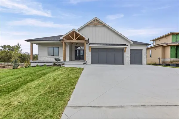 4374 Tee Box DR, Basehor, KS 66007