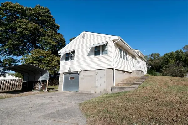 6810 King Hill Avenue AVE, St Joseph, MO 64504