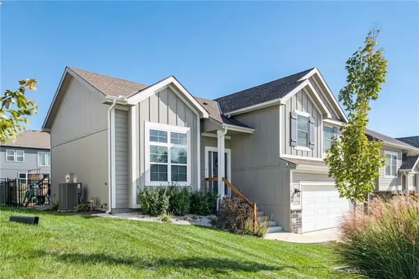 16148 Giorgia ST, Parkville, MO 64152