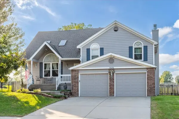 1628 NE AUBURN DR, Lee's Summit, MO 64086