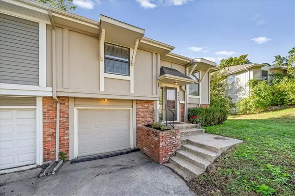9440 Goddard ST, Overland Park, KS 66214
