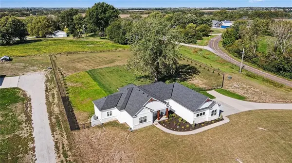 19920 NE F HWY, Smithville, MO 64089