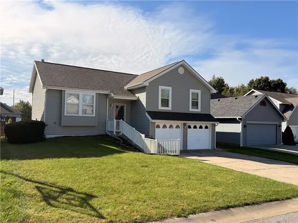 905 Village ST, Leavenworth, KS 66048