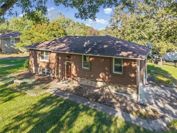 1003 N Garner ST, Richmond, MO 64085