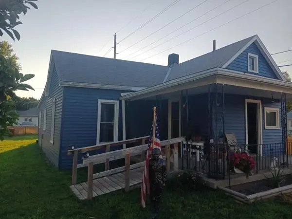 802 W Valley ST, St Joseph, MO 64504