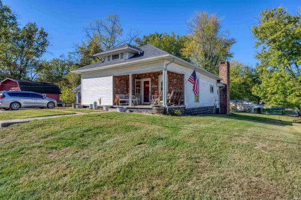 1060 S First ST, Dugger, IN 47848