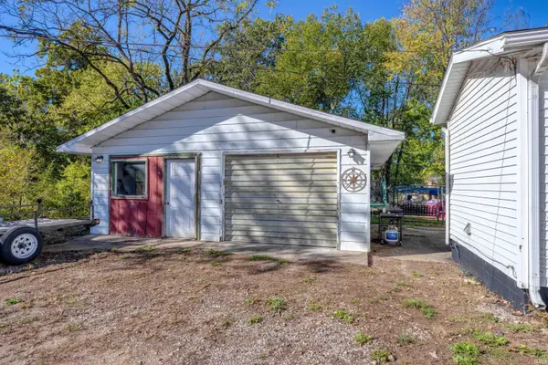 1060 S First ST, Dugger, IN 47848