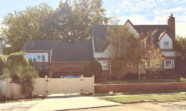 19402 109th RD, Saint Albans, NY 11412