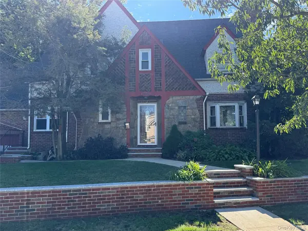 19402 109th RD, Saint Albans, NY 11412