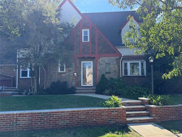 19402 109th RD, Saint Albans, NY 11412