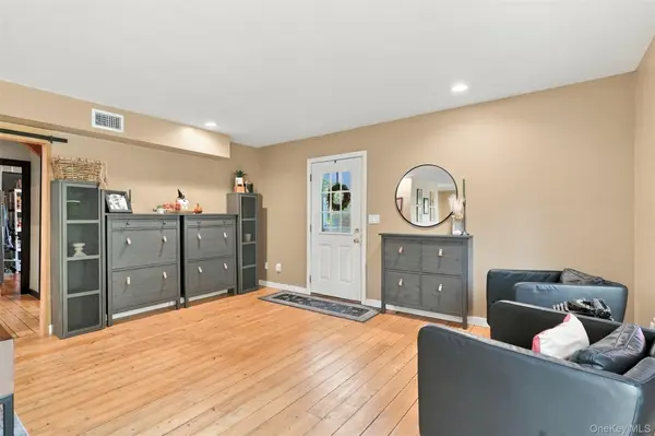 49 Weeks AVE, Cornwall On Hudson, NY 12520