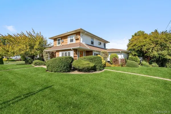 430 Violet ST, Massapequa Park, NY 11762
