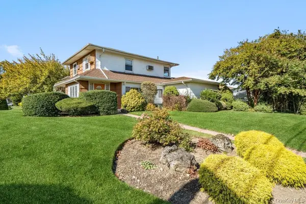 430 Violet ST, Massapequa Park, NY 11762