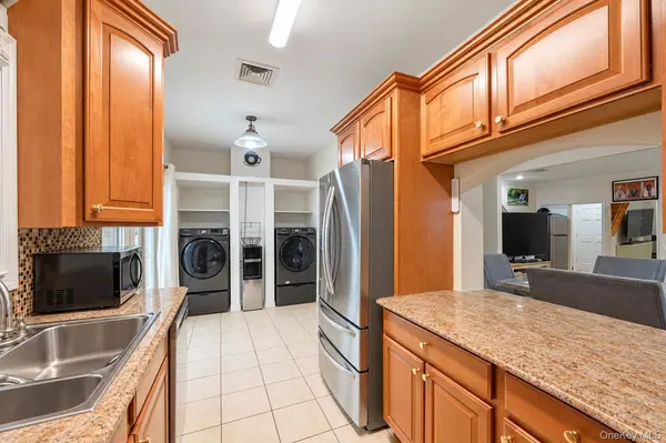 14 N 4th ST, New Hyde Park, NY 11040