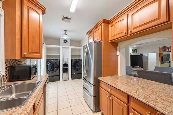 14 N 4th ST, New Hyde Park, NY 11040