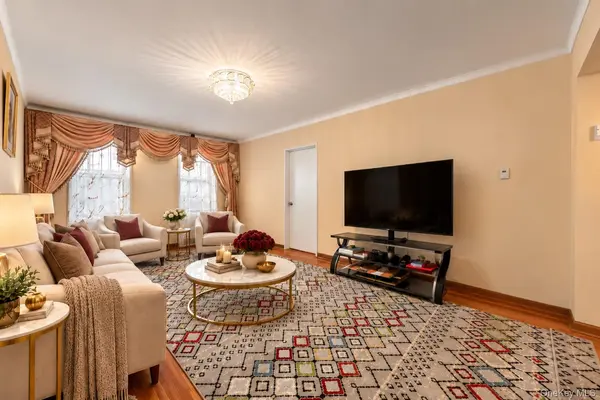84-31 Van Wyck Expressway Van Wyck Expressway EXPY #2B, Briarwood, NY 11435