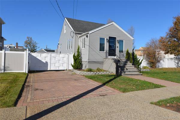588 Miller AVE, Freeport, NY 11520
