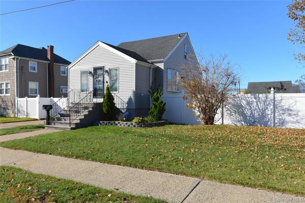588 Miller AVE, Freeport, NY 11520