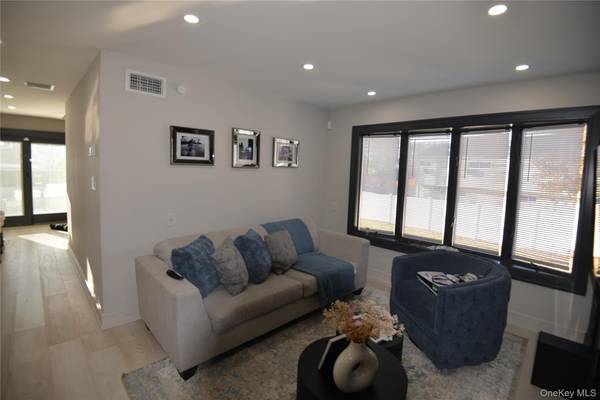 588 Miller AVE, Freeport, NY 11520