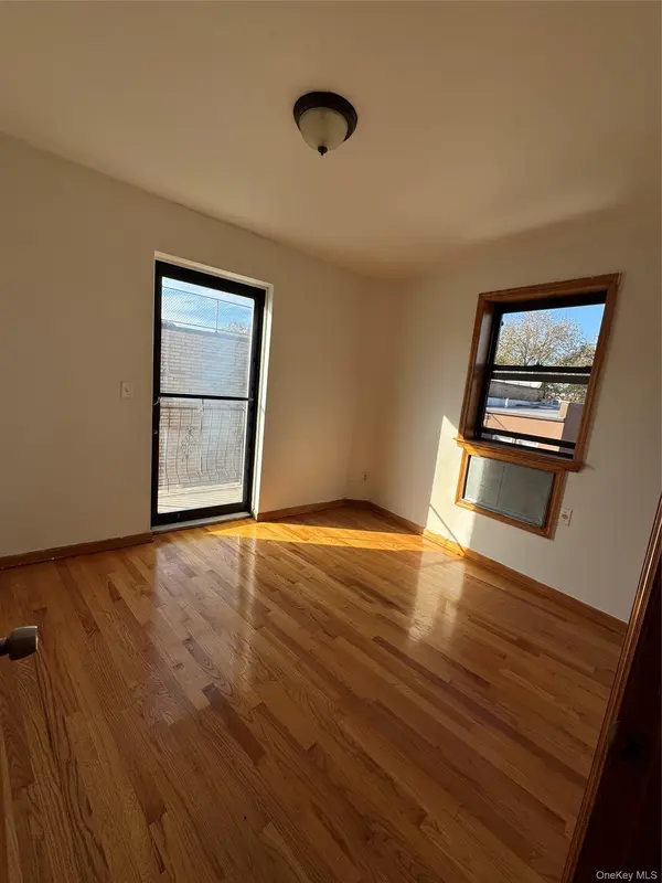 71-16 66th DR #4, Middle Village, NY 11379