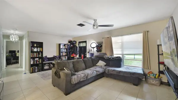 1460 E LOMBARDY DR, Deltona, FL 32725